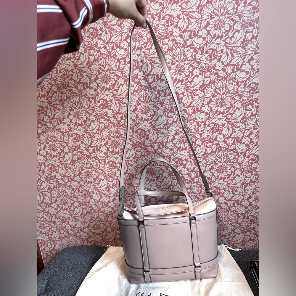 Salvatore Ferragamo leather blush bag